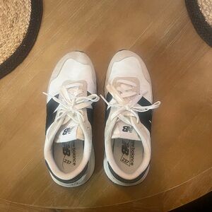 New Balance 237